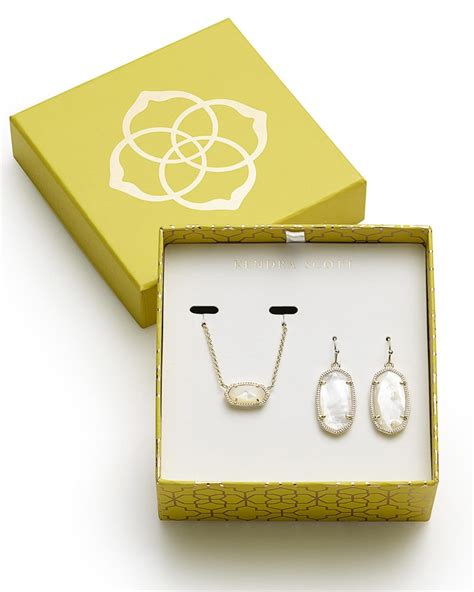 kendra scott necklace gift box